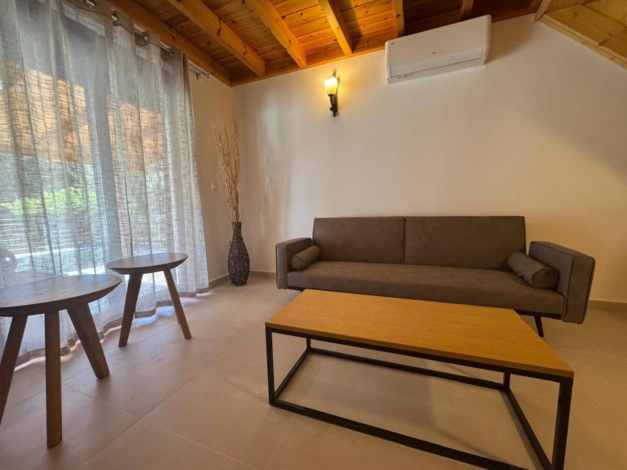 Aleyna House Area